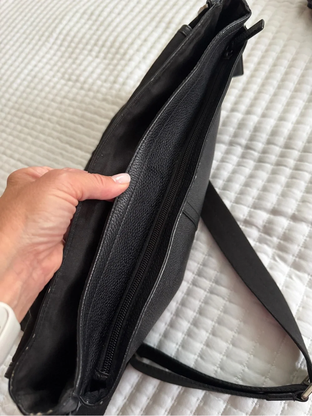 Coach Camden Black Pebbled Leather Messenger Bag with Adjustable Strap EUC